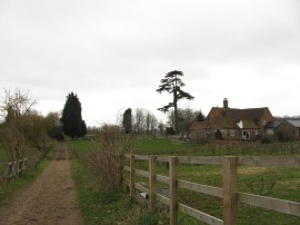 Path nr Newhouse Farm