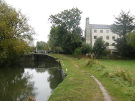 Approaching Parndon Mill