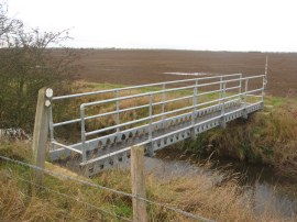 Footbridge nr Mundon Creek