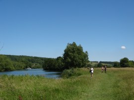 Heading towards Mapledurham Lock