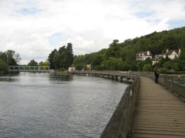 Causeway leading to Marsh Lock