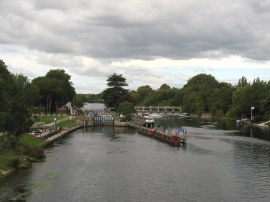 Bellweir lock and weir