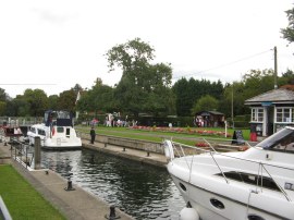 Shepperton Lock