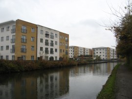 Grand Union Village, Northolt