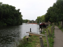 Approaching Allington Lock