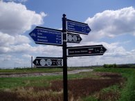 Loop fingerpost