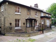 Cottages, Hertford Union top lock