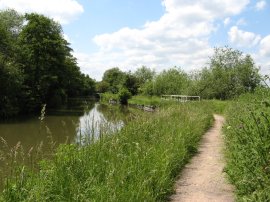 Path nr Parndon Mill