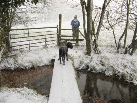 Path nr Cernes Farm