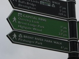 Fingerpost, Brentofrd High Street